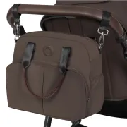 Carucior 3 in 1, Lionelo, Amber, Cadru aluminiu, Cu landou intarit si salteluta moale, Cu scoica auto testata ADAC, Reversibil, Cu accesorii, Geanta parinti, Pana la 22 kg, Maro BYNLO-AMBER_3IN1_BROWN_CHOCOLATE