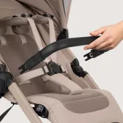 Carucior sport, Lionelo, Bett, Compact, Pliere rapida cu o mana, Copertina impermeabila UPF50+, Cu organizator ThermBag si accesorii, 6-48 luni, Sustine 22 kg, Bej Sand BYNLO-BETT_BEIGE_SAND