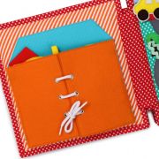 Carti educative din fetru cu activitati pentru bebelusi si copii The Fast Car - Quiet books - solutia ideala pentru deplasari cu masina sau avionul - SOLJD8002