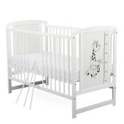 BabyNeeds - Patut din lemn Timmi Girafa 120x60 cm, cu laterala culisanta, Alb + Saltea 10 cm BYNBOTIMG10CM03AL