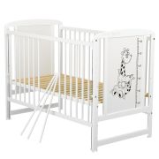 BabyNeeds - Patut din lemn Timmi Girafa 120x60 cm, cu laterala culisanta, Alb + Saltea 10 cm BYNBOTIMG10CM03AL