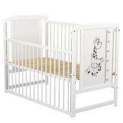BabyNeeds - Patut din lemn Timmi Girafa 120x60 cm, cu laterala culisanta, Alb + Saltea 10 cm BYNBOTIMG10CM03AL
