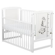 BabyNeeds - Patut din lemn Timmi Girafa 120x60 cm, cu laterala culisanta, Alb + Saltea 8 cm BYNBOTIMG8CM03AL