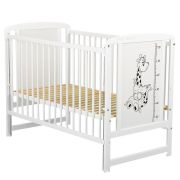 BabyNeeds - Patut din lemn Timmi Girafa 120x60 cm, cu laterala culisanta, Alb + Saltea 8 cm BYNBOTIMG8CM03AL