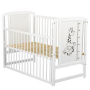 BabyNeeds - Patut din lemn Timmi Girafa 120x60 cm, cu laterala culisanta, Alb + Saltea 8 cm BYNBOTIMG8CM03AL