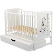 BabyNeeds - Patut din lemn Timmi Girafa 120x60 cm, cu sertar, Alb + Saltea 10 cm BYNBOTIMG10CM02AL