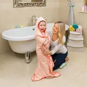 Prosop de baie pentru bebelus si mama Bamboo Lily the Lamb coral Clevamama SUPclvm_3509