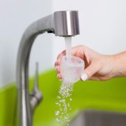 PACHET PROMO - PULP - dispozitiv de hranire din silicon culoare albastru+verde + Lingurita SQUIRT cu rezervor culoare verde - KDC7487635