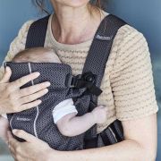 BabyBjorn - Marsupiu anatomic Mini, cu pozitii multiple de purtare – Anthracite, 3D Mesh BSAFE021013E1