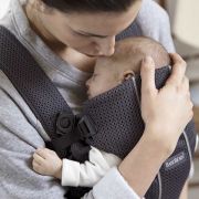 BabyBjorn - Marsupiu anatomic Mini, cu pozitii multiple de purtare – Anthracite, 3D Mesh BSAFE021013E1