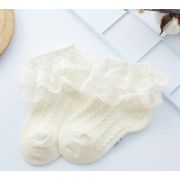 Sosetele cu model din tesatura si danteluta MBSKK121