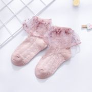 Sosetele cu model din tesatura si volanas din tulle MDSKK153