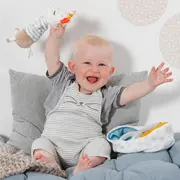 Jucarie de plus - girafa somnoroasa in cosulet