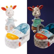 Jucarie de plus - girafa somnoroasa in cosulet