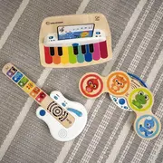 Baby Einstein - Jucarie muzicala Chitara cu animalute BBB12396