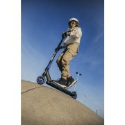 Lionelo - Trotineta Whizz, Pentru Acrobatii, Rulmenti ABEC-9, Sistemul de compresie IHC 9, 20 - 100 kg, Albastru BYNLO-WHIZZ-BLUE-COBALT