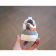 Adidasi albi cu insertie argintie si dunga portocalie MD601-1-sa40.Marimea 24