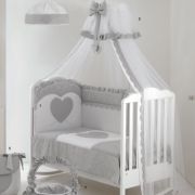 Set Lenjerie De Lux Din Bumbac Cu Broderie, Protectie Laterala, Pilota, Pentru Pat Bebelusi, Cuore Di Mamma Gri, Italia Pjblenj_cuore_grey