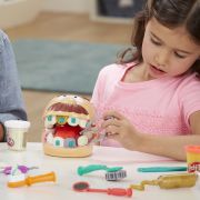 PLAY-DOH SET DENTISTUL CU ACCESORII SI DINTI COLORATI VIVF1259