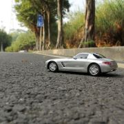 MASINA CU TELECOMANDA MERCEDES-BENZ SLS AMG ARGINTIE SCARA 1 LA 24 VIVRas40100_Argintiu