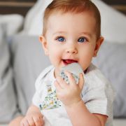 Cravata bebelusi cu accesoriu de dentitie BabyJem (Culoare: Ecru) JEMbj_7502