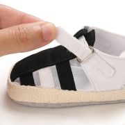 Sandalute albe cu negru (marime disponibila: 6-9 luni (marimea 19 incaltaminte)) lib245-2-ac1.6-9 luni (marimea 19 incaltaminte)