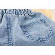 Costumas cu bluzita cu flori rosii si pantalonasi din blugi (marime disponibila: 6-9 luni (marimea 19 incaltaminte)) mbxq1895-1-dg.6-9 luni (marimea 19 incaltaminte)