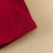 Costumas cu bluzita cu volane si pantalonasi scurti visinii (marime disponibila: 18-24 luni) mbrz020-3-de4.18-24 luni