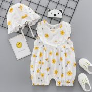 Salopeta alba cu floricele galben mustar si boneta (marime disponibila: 9-12 luni (marimea 20 incaltaminte)) mbxgsuc706-cd.9-12 luni (marimea 20 incaltaminte)