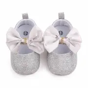 Pantofiori argintii cu strasuri si fundita din satin (marime disponibila: 3-6 luni (marimea 18 incaltaminte)) mbd2677-3-p01.3-6 luni (marimea 18 incaltaminte)