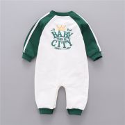 Salopeta alba cu insertie verde pentru baietei (marime disponibila: 9-12 luni (marimea 20 incaltaminte)) adcx266-2-de3.9-12 luni (marimea 20 incaltaminte)