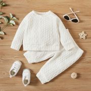 Costumas alb cu model din tesatura (marime disponibila: 9-12 luni (marimea 20 incaltaminte)) adc1409-de.9-12 luni (marimea 20 incaltaminte)
