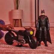 BATMAN FILM MOTOCICLETA LUI BATMAN SI FIGURINA BATMAN 30CM VIV6064712