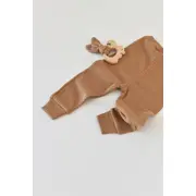 Set 3 piese: body cu maneca lunga, panataloni lungi si caciulita din bumbac organic si modal - Maro (Marime: 3-6 Luni) JEMBC-CSYM22506-3