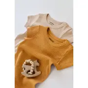 Set de 2 salopetele cu maneca scurta din bumbac organic si modal - Mustar/ Somon (Marime: 6-9 luni) JEMBC-CSYM11404-6