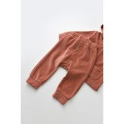 Set Ursulet cu bluzita cu fermoar si gluga si panataloni lungi din 80%bumbac organic si 20% poliester - Caramiziu, Baby Cosy (Marime: 12-18 Luni) JEMBC-CSYK6018-12