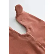 Set Broscuta cu salopeta si body din 80%bumbac organic si 20% poliester - Caramiziu, Baby Cosy (Marime: 3-6 Luni) JEMBC-CSYK6022-3