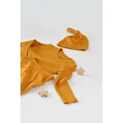 Set 3 piese: bluzita cu maneca lunga, panataloni lungi si caciulita din bumbac organic si modal - Mustar (Marime: 6-9 luni) JEMBC-CSYM21500-6