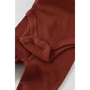 Set 3 piese: body cu maneca lunga, panataloni lungi cu botosei si caciulita din bumbac organic si modal - Caramiziu, Baby Cosy (Marime: 3-6 Luni) JEMBC-CSYM23501-3