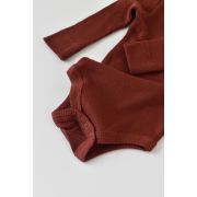 Set 3 piese: body cu maneca lunga, panataloni lungi cu botosei si caciulita din bumbac organic si modal - Caramiziu, Baby Cosy (Marime: 6-9 luni) JEMBC-CSYM23501-6