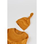 Set 3 piese: body cu maneca lunga, panataloni lungi cu botosei si caciulita din bumbac organic si modal - Mustar, Baby Cosy (Marime: 0-3 Luni) JEMBC-CSYM23500-0
