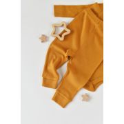 Set 3 piese: body cu maneca lunga, panataloni lungi si caciulita din bumbac organic si modal - Mustar, Baby Cosy (Marime: 18-24 Luni) JEMBC-CSYM22500-18