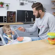 set 3 boluri colorate pentru mancare, cu suport inclus bbbb005108