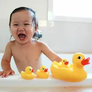 Set de joaca de baie, Ratusca cu trei bococi, Fara gauri, Playgro BYN822020