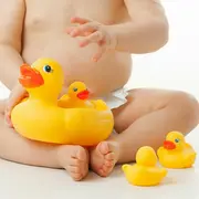Set de joaca de baie, Ratusca cu trei bococi, Fara gauri, Playgro BYN822020