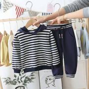 Compleu bleumarine cu alb pentru baietei (marime disponibila: 9-12 luni (marimea 20 incaltaminte)) li1404-de2.9-12 luni (marimea 20 incaltaminte)