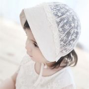 Boneta ivoire cu floricele brodate MD1142