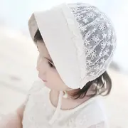 Boneta ivoire cu floricele brodate MD1142