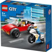 LEGO CITY POLITIST PE MOTOCICLETA IN URMARIREA UNEI MASINI 60392 VIVLEGO60392