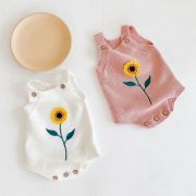 Salopeta tricotata cu floarea soarelui (Culoare: Alb, Marime: 12-18 Luni) JEM24ar8